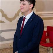 Profesore titular en banca y finanzas, con más de 3 años de experiencia en clases online y en presencia a niños y adolescentes.